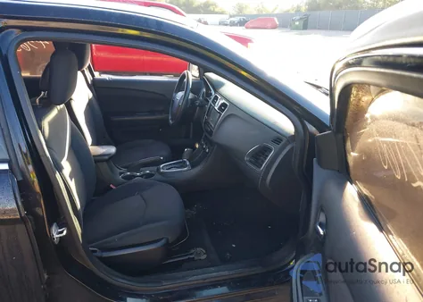 2013 Chrysler 200 Lx z USA, uszkodzony, nr VIN 1C3CCBAB2DN735849